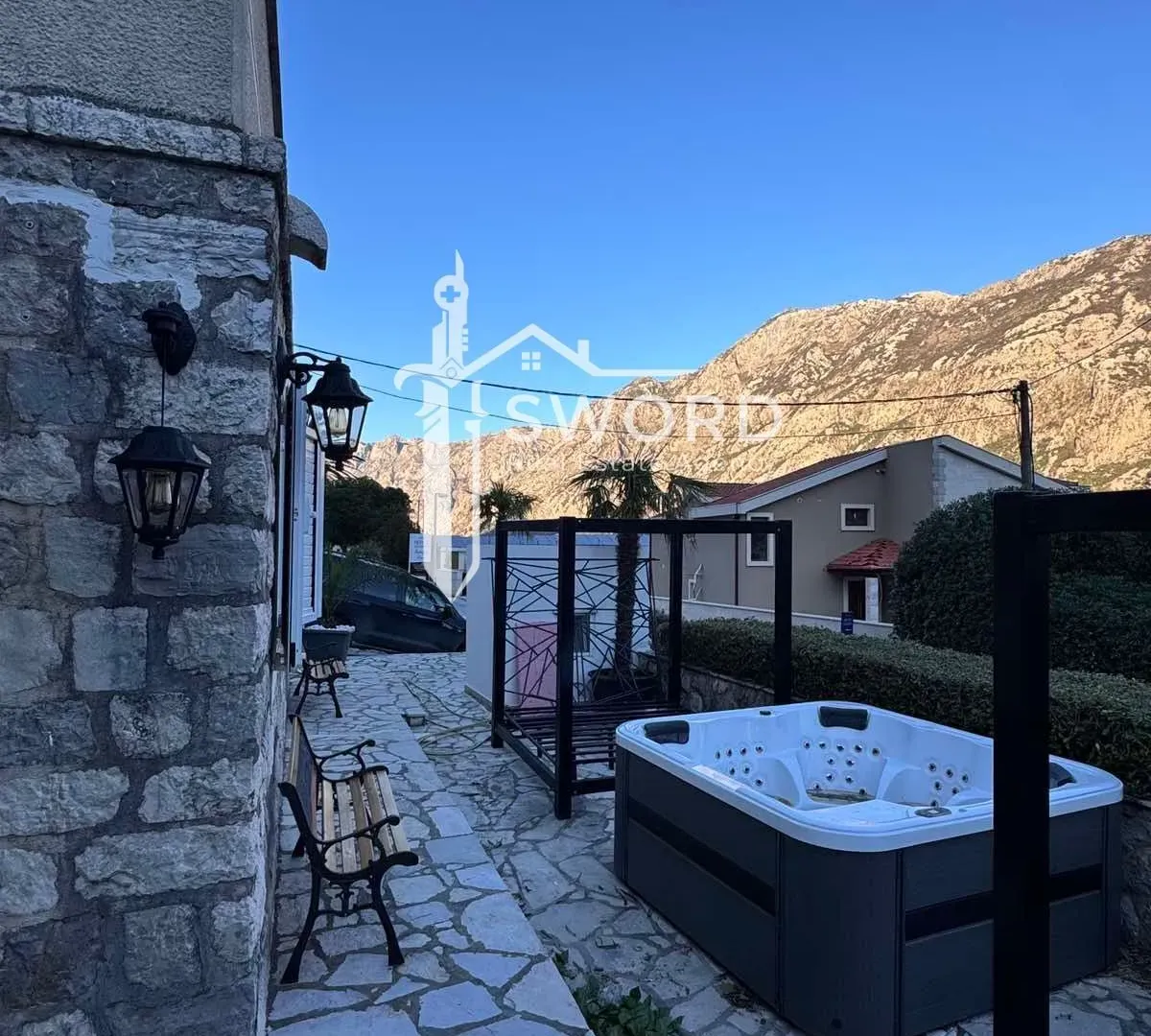 Prodaja, trosoban stan, 110m², Prčanj, Kotor