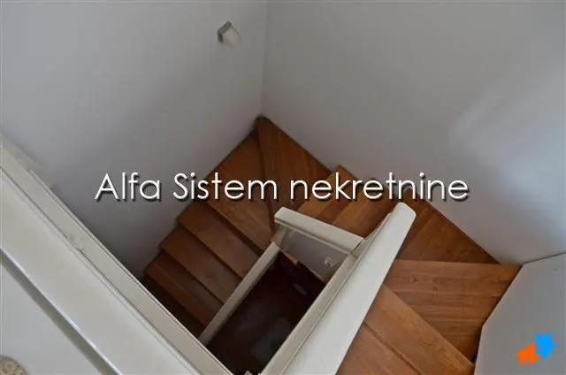 Rent, apartment, 230m², Čubura, Beograd