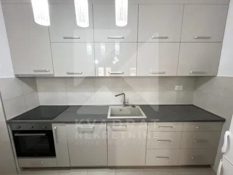 Izdavanje, poslovni prostor, 64m², City Kej, Podgorica - image 6