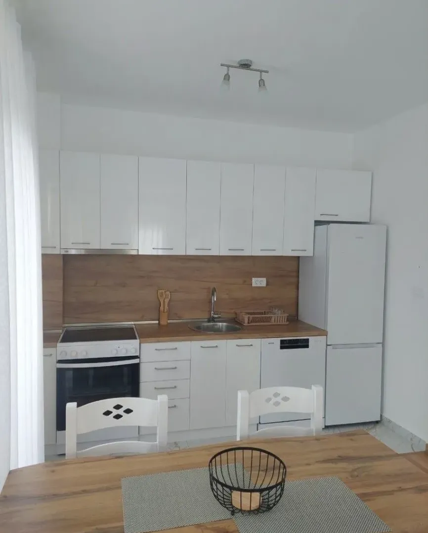 Izdavanje, dvosoban stan, 61m², Zagorič, Podgorica