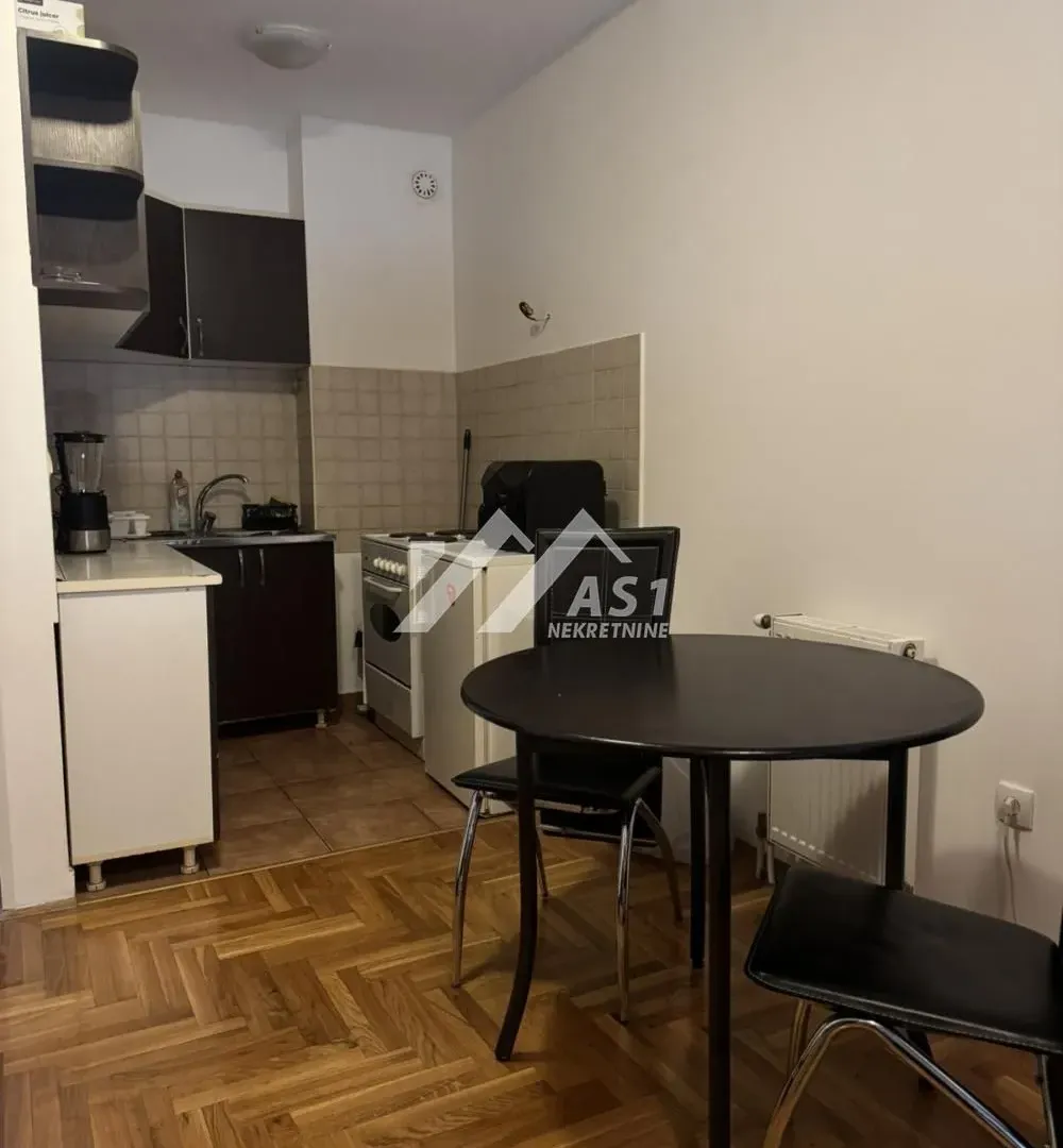 Izdavanje, dvosoban stan, 40m², Rotkvarija, Novi Sad Sve Podlokacije