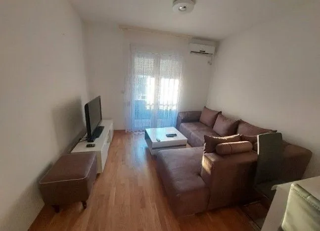 Izdavanje, dvosoban stan, 55m², Stari Aerodrom, Podgorica