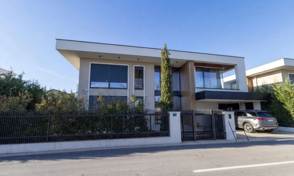 Prodaja, kuća, 250m², Gornja Gorica, Podgorica