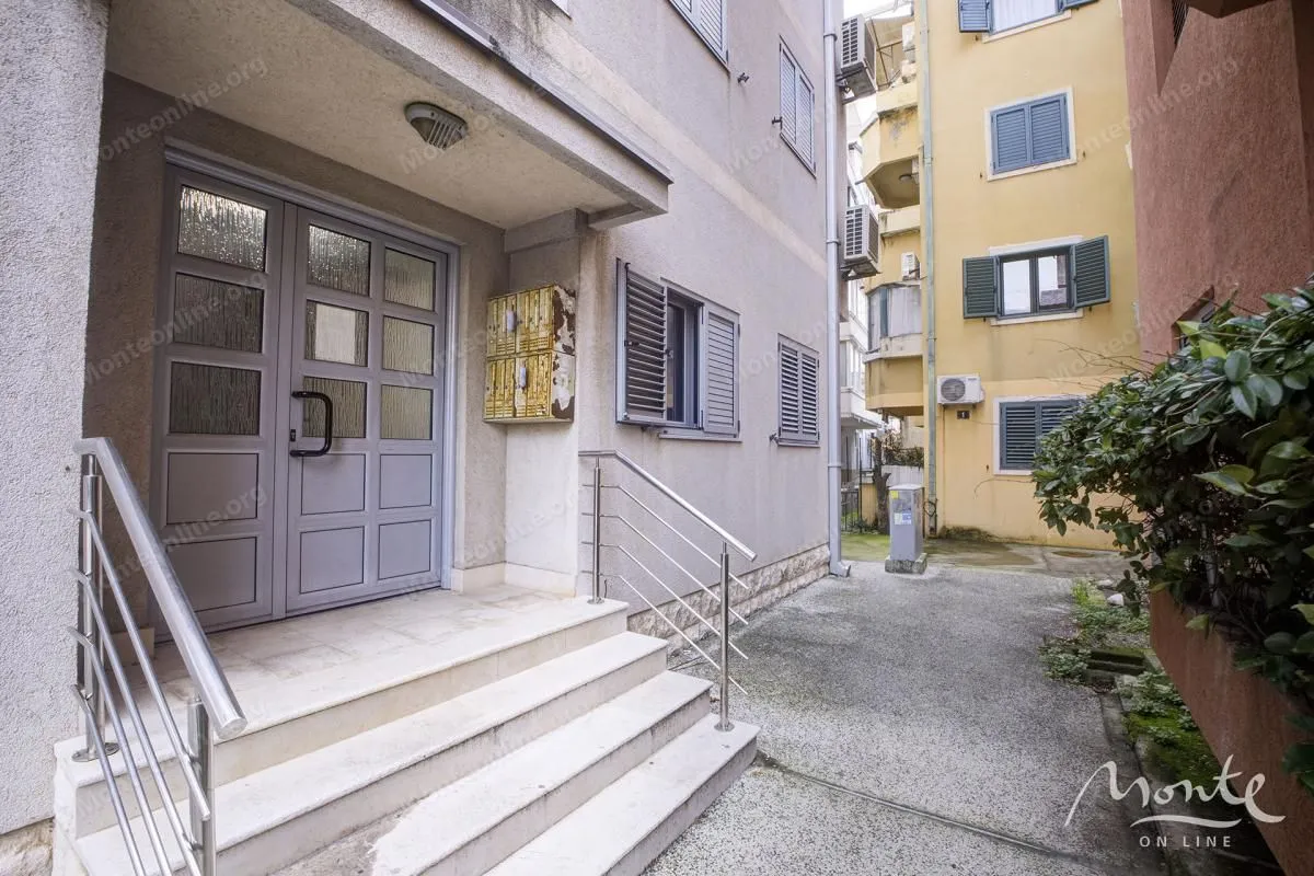 Sale, two bedroom apartment, 80m², Maine, Budva