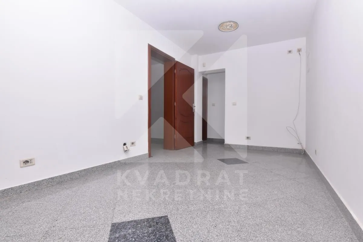 Rent, office space, 53m², Pobrežje, Podgorica