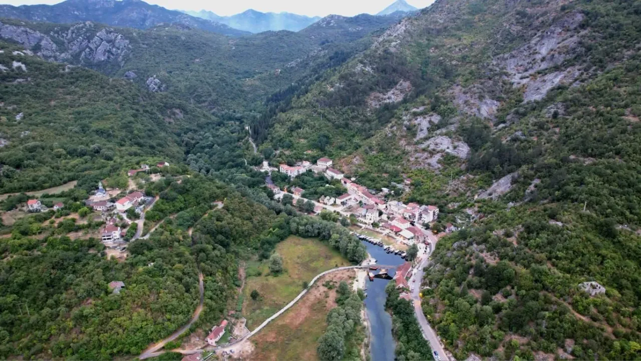 Prodaja, plac, 1300m², Cetinje, Crna Gora