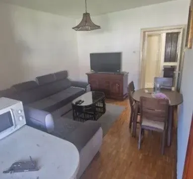 Izdavanje, dvosoban stan, 80m², Centar, Podgorica