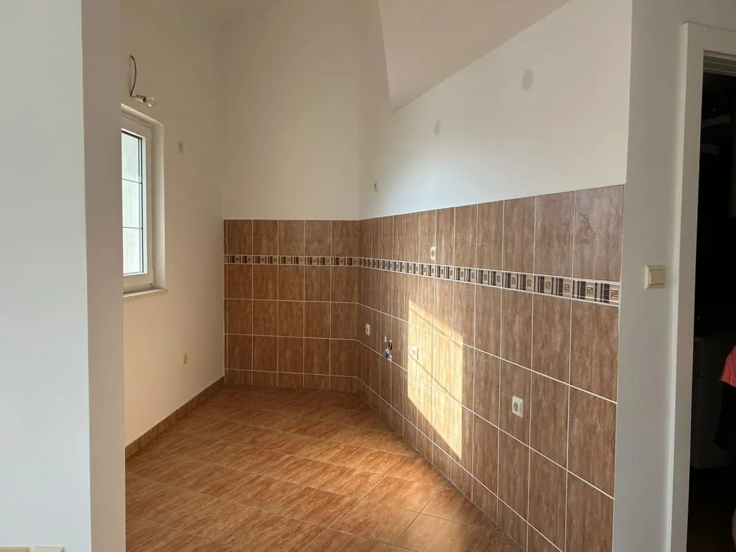Prodaja, dvosoban stan, 60m², Sutomore, Bar