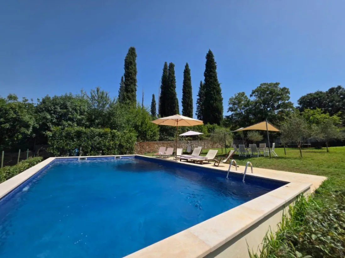 Izdavanje, kuća, 250m², Mareza, Podgorica