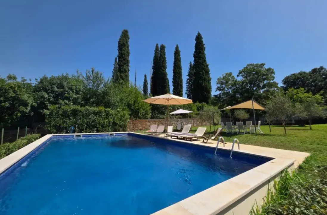 Izdavanje, kuća, 250m², Mareza, Podgorica