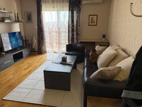 Izdavanje, jednosoban stan, 50m², City Kvart, Podgorica - image 1