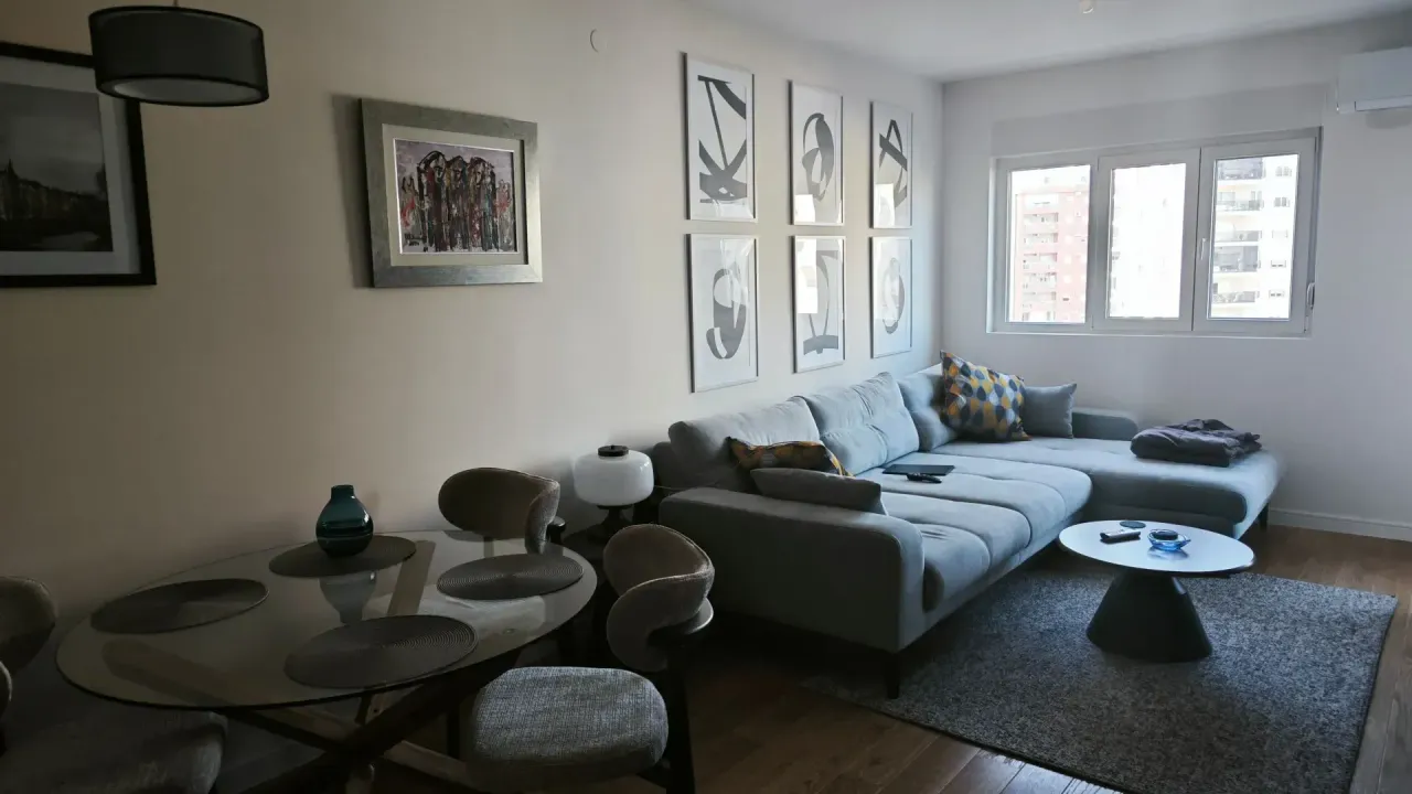 Izdavanje, jednosoban stan, 47m², Central Point, Podgorica