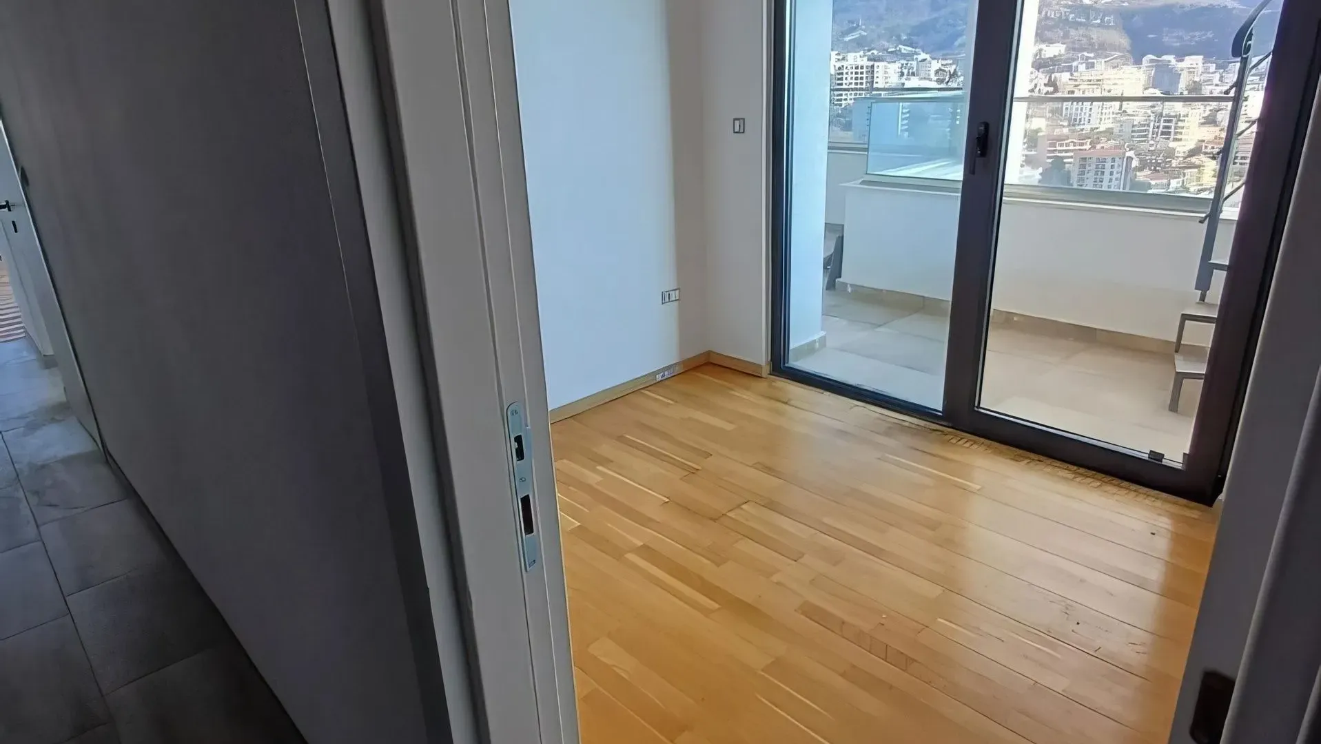 Prodaja, trosoban stan, 90m², Bečići, Budva