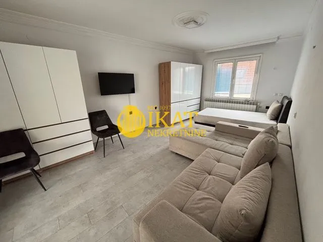 Izdavanje, kuća, 22m², Zemun Centar, Zemun Sve Podlokacije