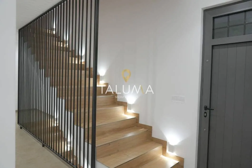 Sale, house, 420m², Blizikuće, Budva