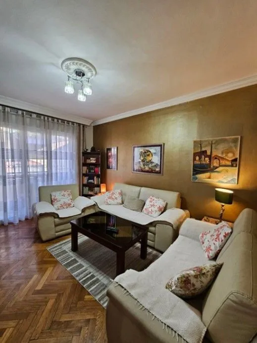 Izdavanje, dvosoban stan, 65m², Centar, Podgorica