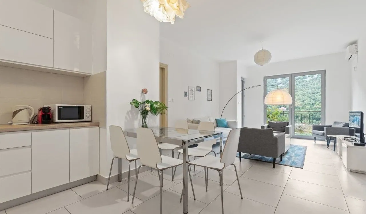 Sale, three bedroom apartment, 97m², Morinj, Kotor