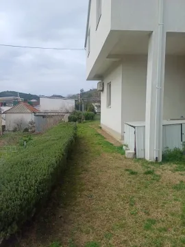 Pogled na dvorište i bočni dio kuće. - image 14
