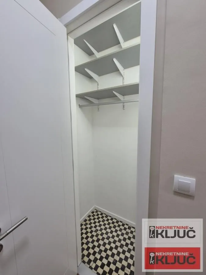 Prodaja, jednosoban stan, 32m², Centar, Novi Sad