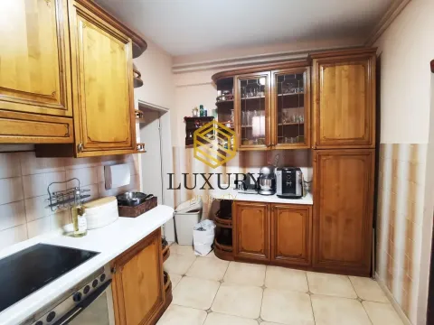 Izdavanje, kuća, 256m², Tološi, Podgorica - image 2