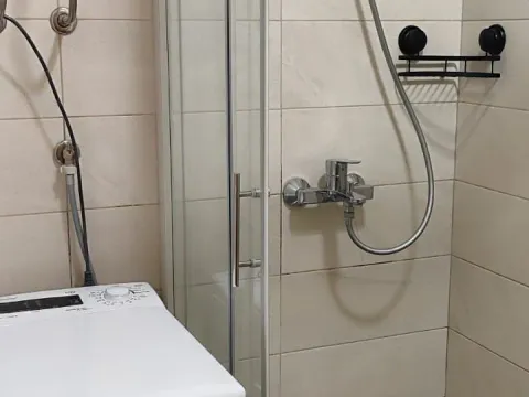 Rent, one bedroom apartment, 42m², Tivat, Crna Gora - image 11