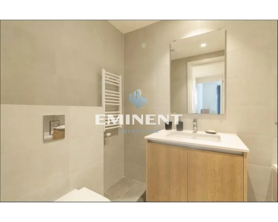 Izdavanje, trosoban stan, 86m², Savski Venac, Beograd