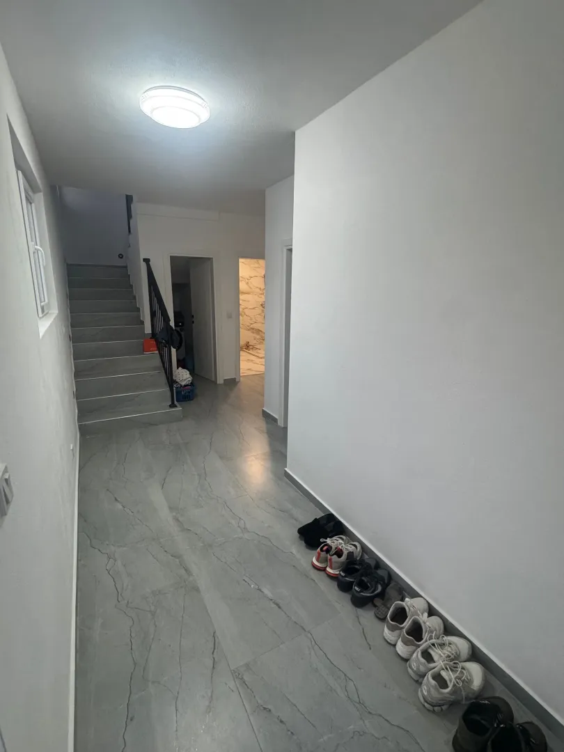 Izdavanje, kuća, 170m², Zaljevo, Bar