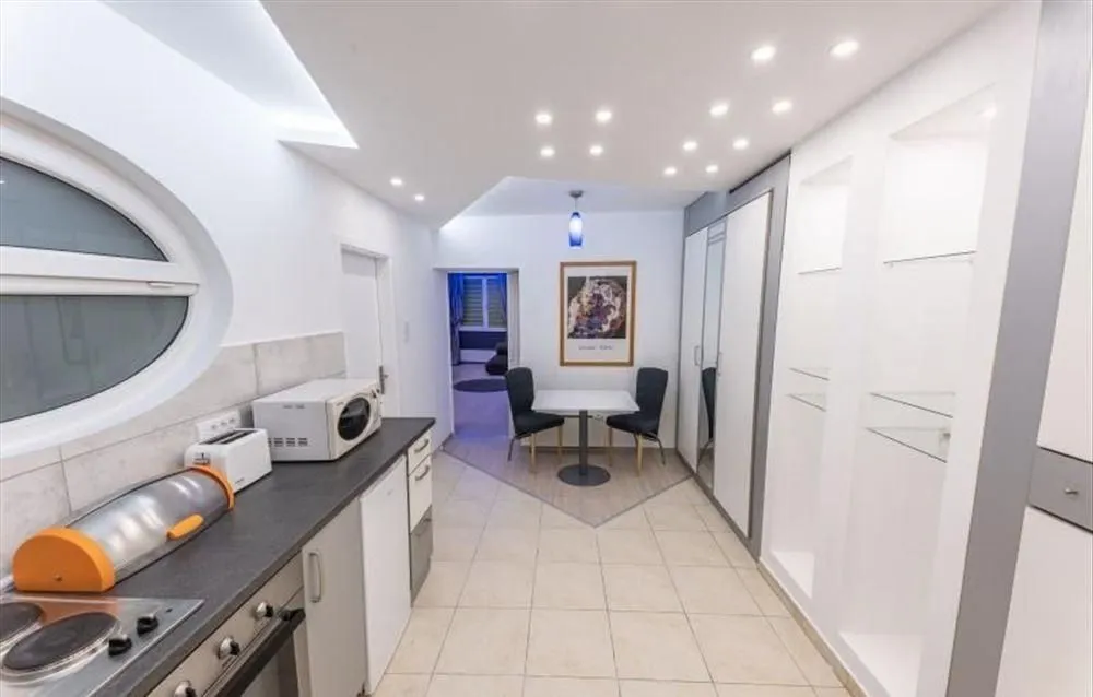 Rent, one bedroom apartment, 42m², Stari Grad, Beograd