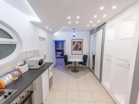 Izdavanje, jednosoban stan, 42m², Stari Grad, Beograd - image 2