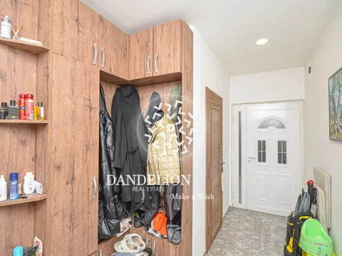 Sale, house, 226m², Blok 9, Podgorica - image 2