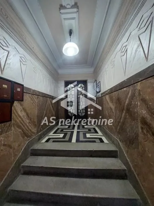 Izdavanje, četvorosoban stan, 94m², Vračar Hram, Vračar Sve Podlokacije