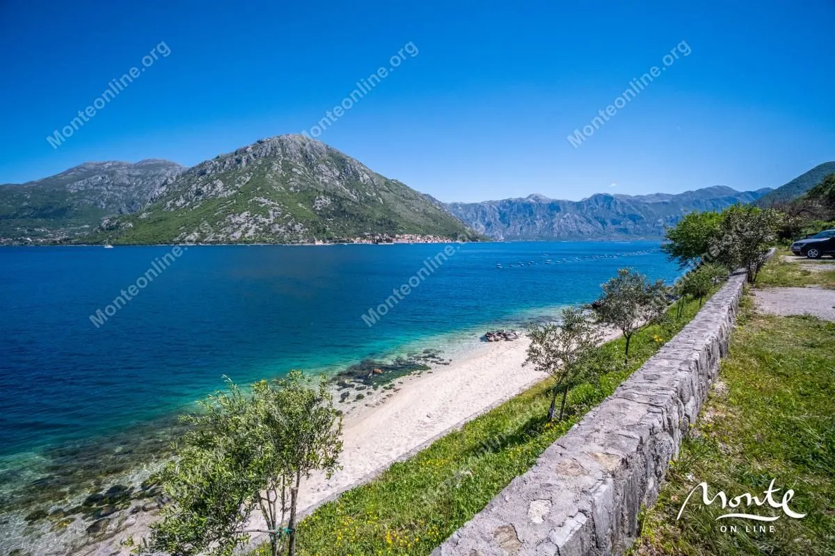 Prodaja, dvosoban stan, 92m², Kostanjica, Kotor