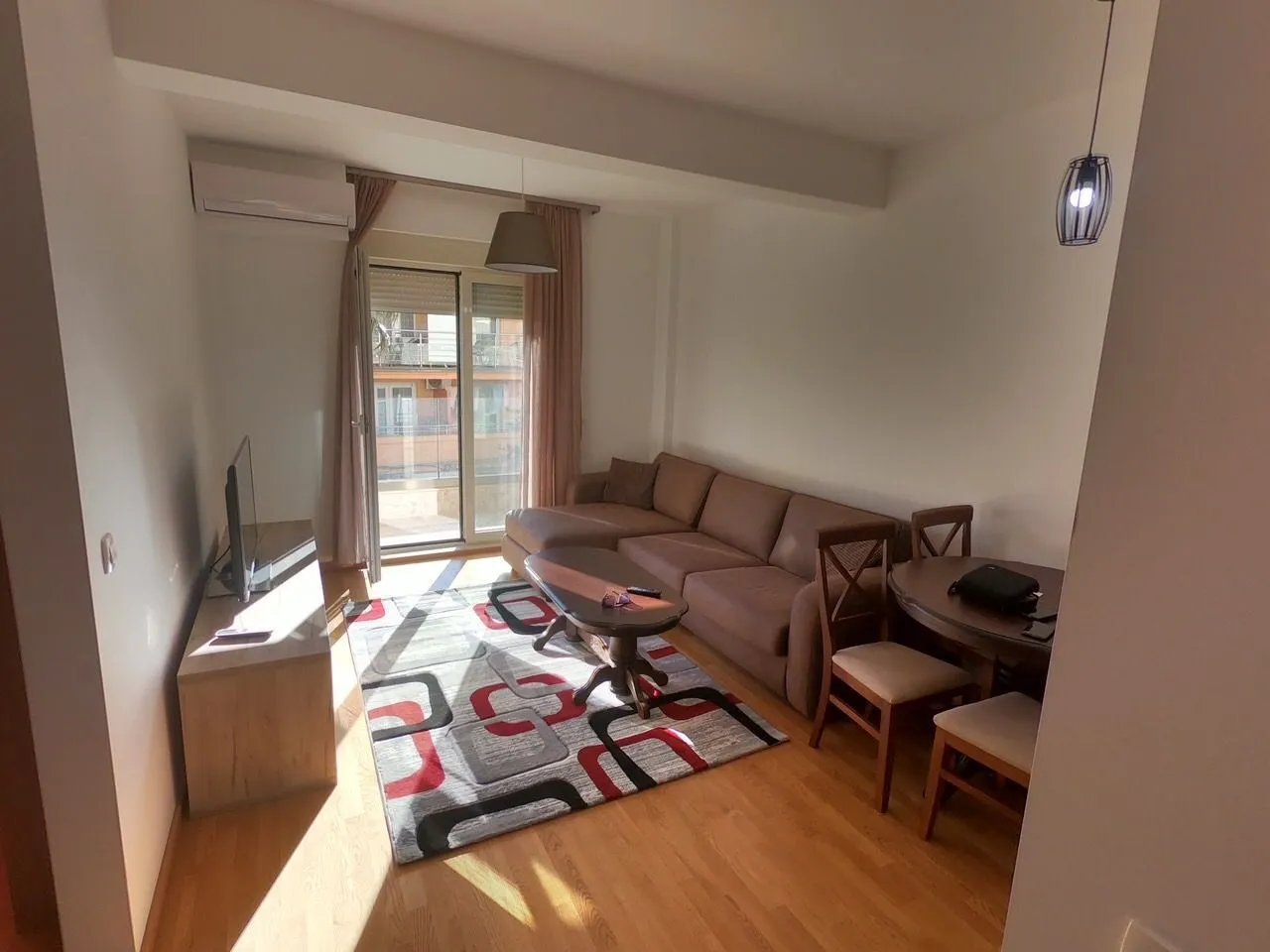 Izdavanje, dvosoban stan, 52m², Budva, Crna Gora