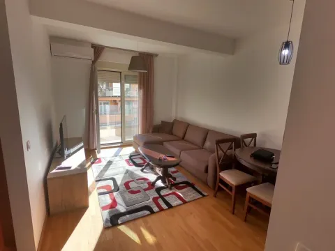Izdavanje, dvosoban stan, 52m², Budva, Crna Gora - image 1