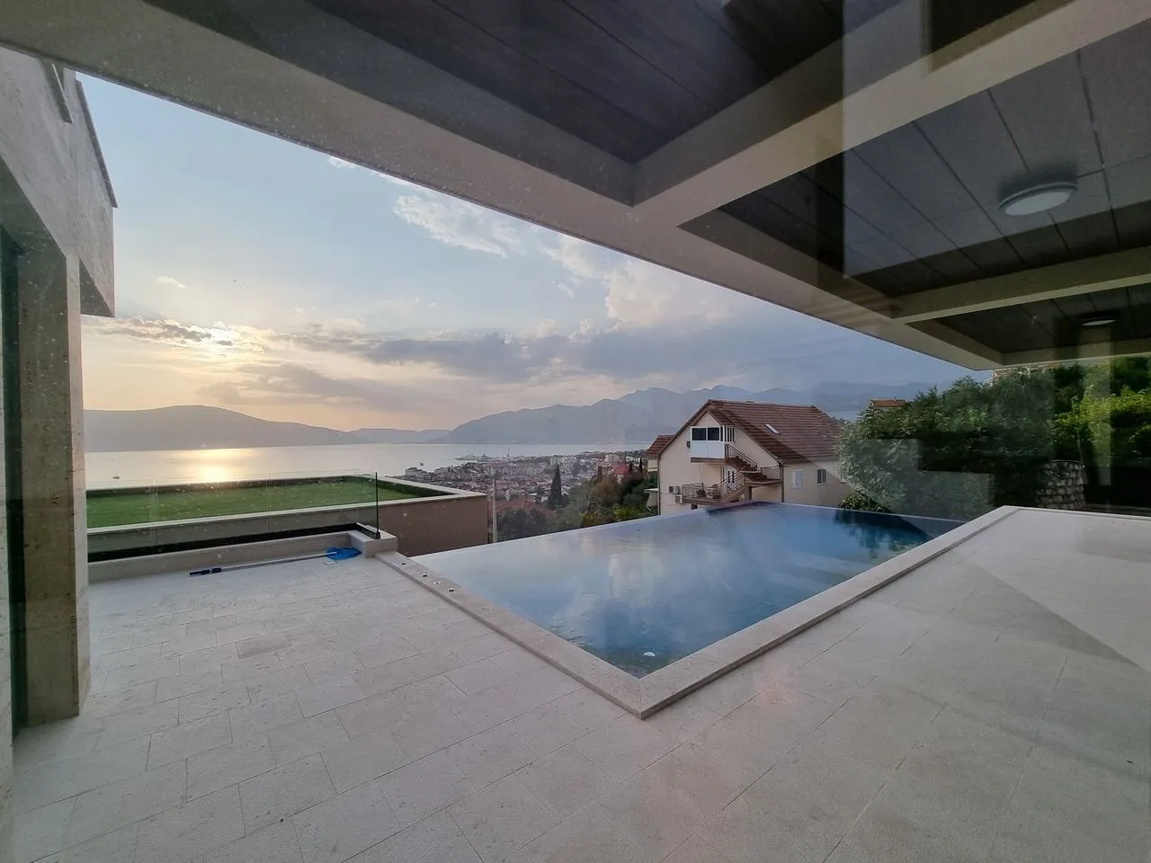 Sale, house, 490m², Tivat, Crna Gora