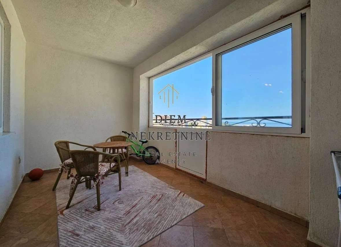 Rent, one bedroom apartment, 85m², Centar, Bar