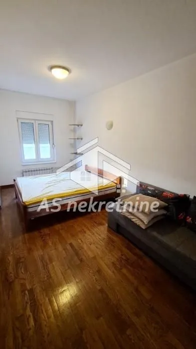 Izdavanje, dvosoban stan, 57m², Crveni Krst, Beograd