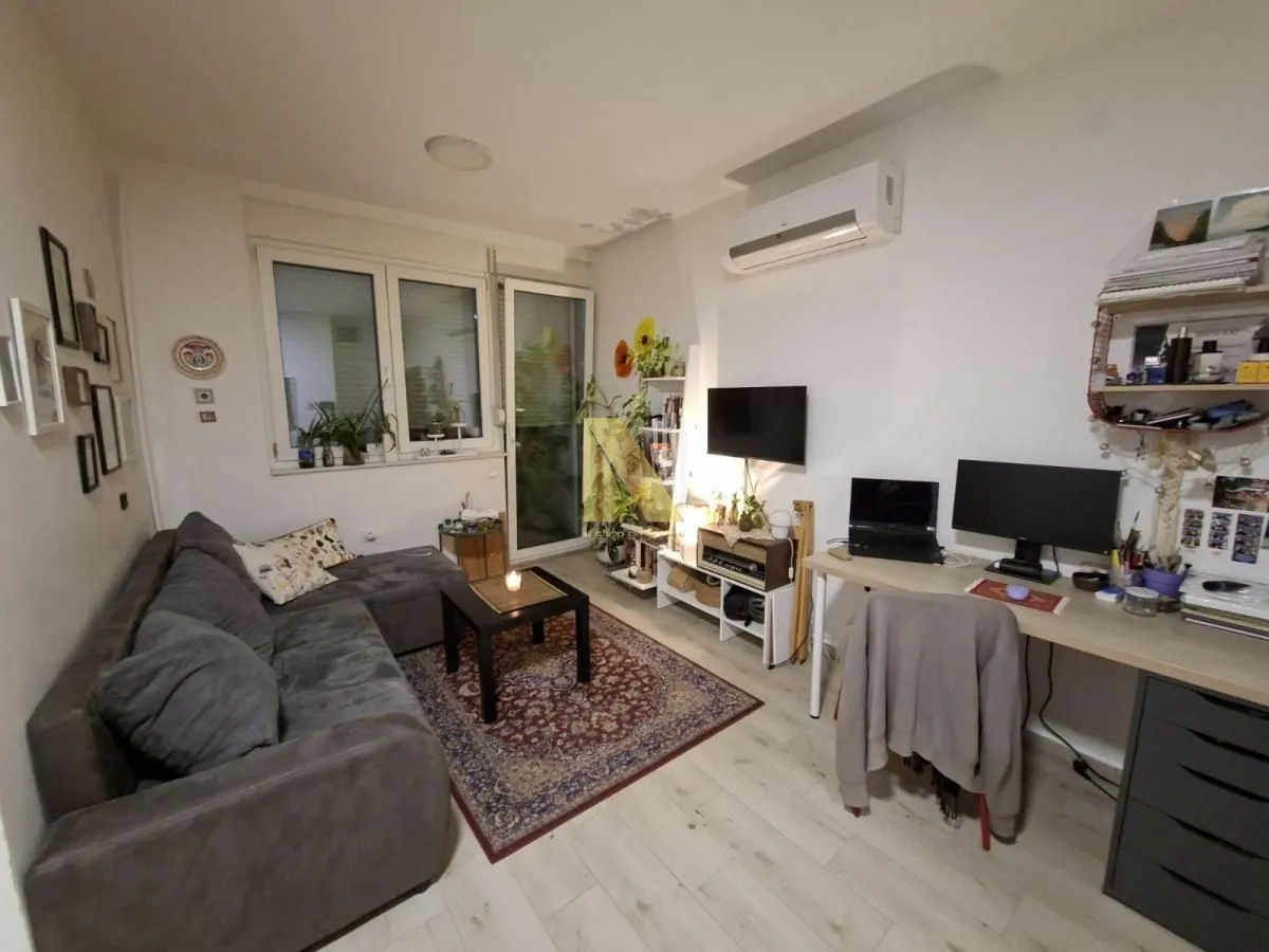 Izdavanje, jednosoban stan, 35m², Centar, Novi Sad