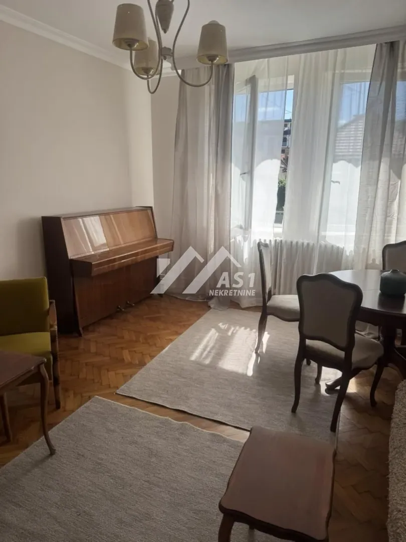 Izdavanje, kuća, 150m², Ruma, Srbija