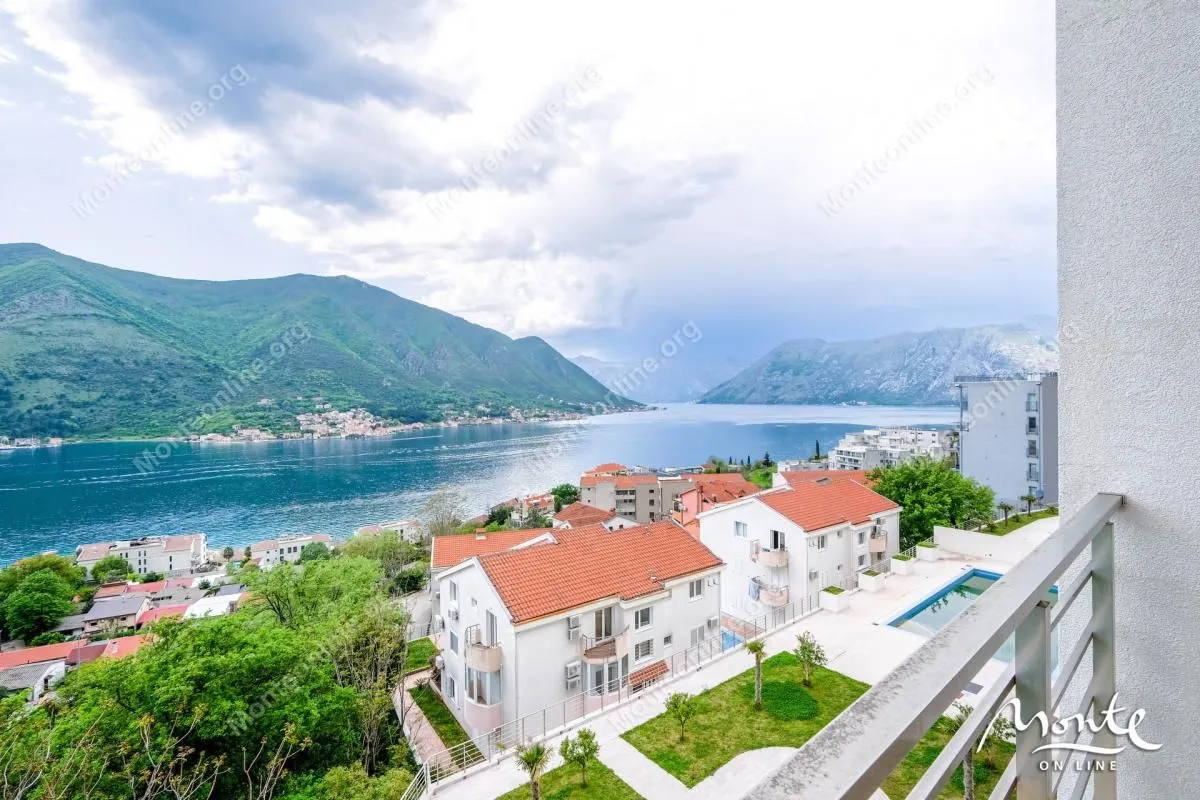 Prodaja, trosoban stan, 103m², Dobrota, Kotor