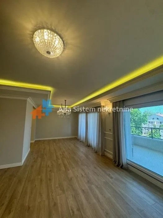 Izdavanje, stan, 215m², Savski Venac, Beograd
