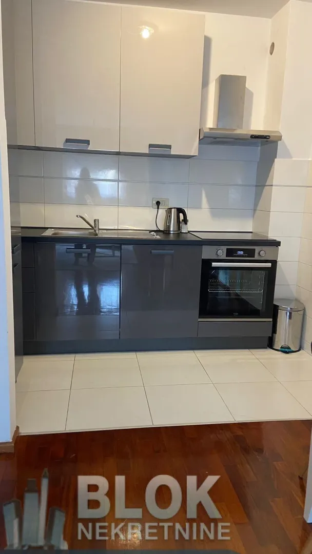 Izdavanje, jednosoban stan, 47m², Stari Aerodrom, Podgorica
