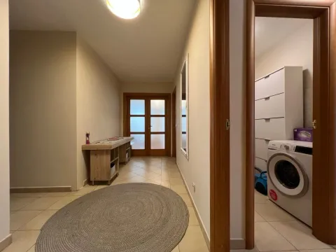 Izdavanje, četvorosoban stan, 200m², Gorica C, Podgorica - image 14