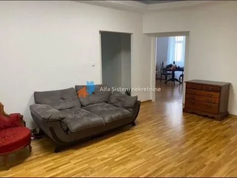 Stan in Vračar Hram