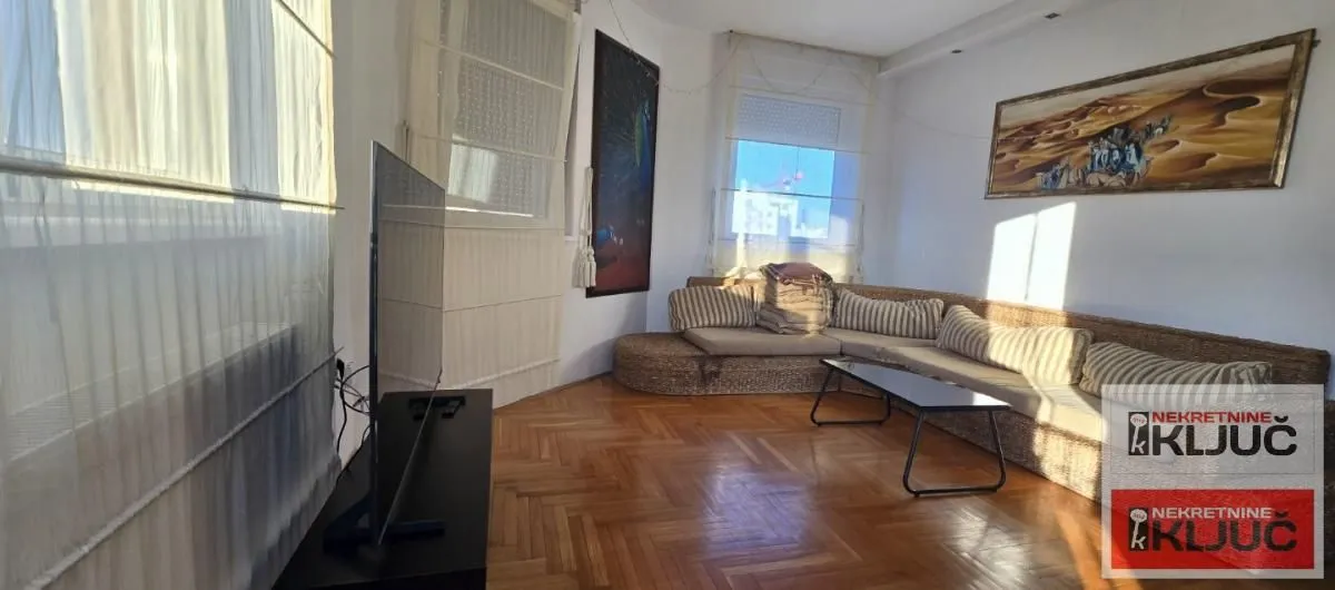 Izdavanje, dvosoban stan, 60m², Centar, Novi Sad