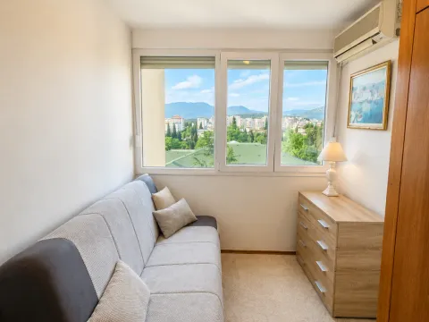 Izdavanje, dvosoban stan, 70m², Pobrežje, Podgorica - image 9