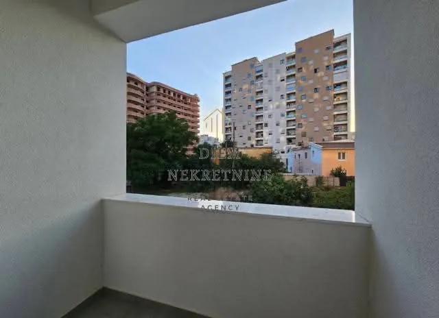 Rent, one bedroom apartment, 38m², Centar, Bar