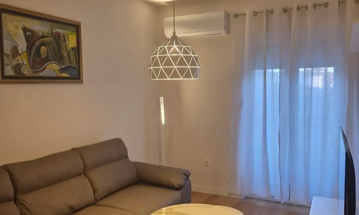 Izdavanje, stan, 45m², Central Point, Podgorica
