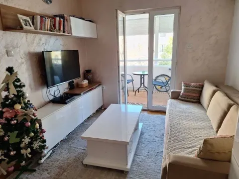 Rent, one bedroom apartment, 35m², Stari Aerodrom, Podgorica - image 1