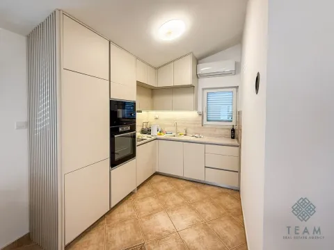 Izdavanje, kuća, 300m², Masline, Podgorica - image 4